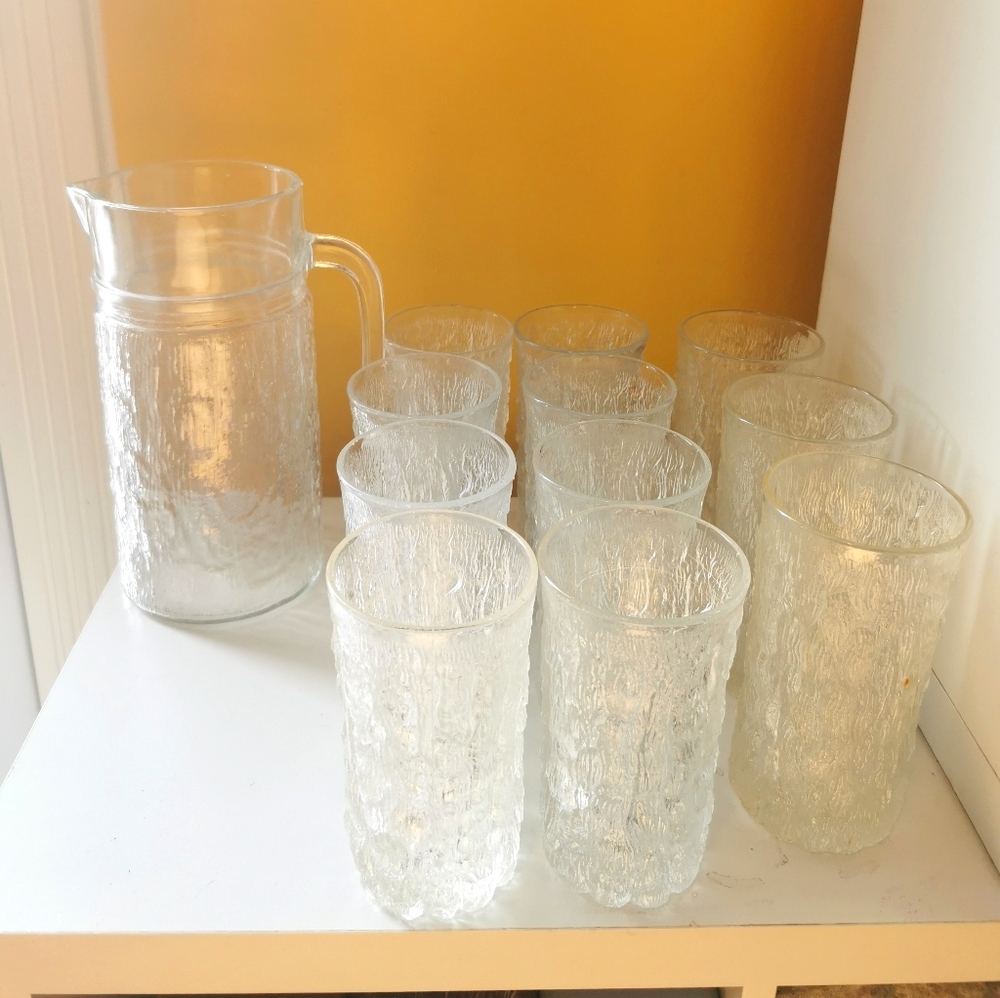 Vintage icicle bark glassware set